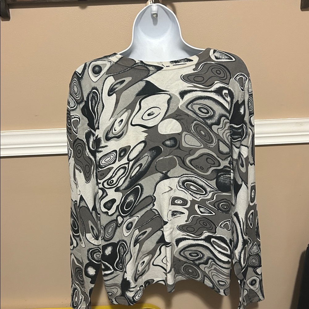 Abstract Patterned Long Sleeve Top - Picture 3 of 3